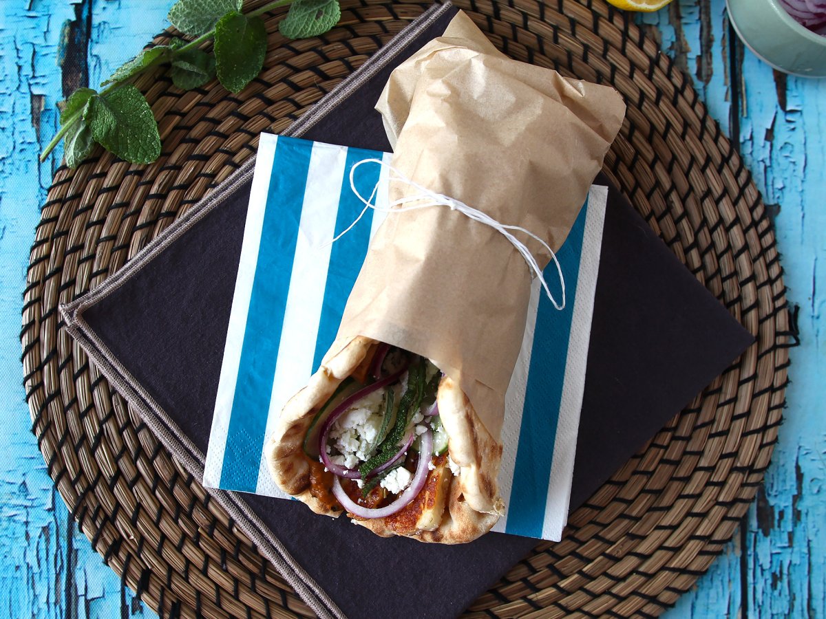Hellimli Gyros, Yunan sandviçinin vejetaryen versiyonu! - fotoğraf 2