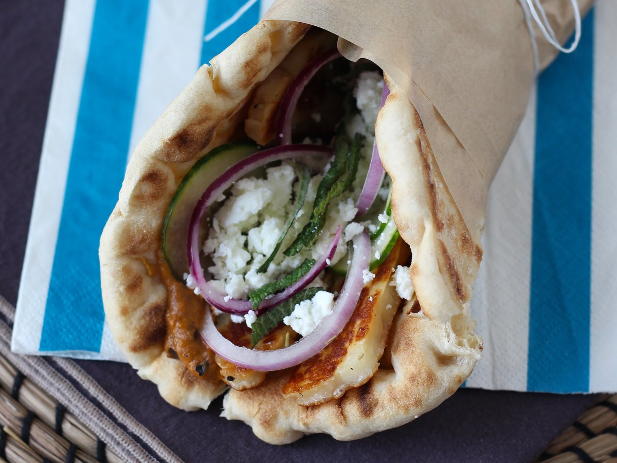 Hellimli Gyros, Yunan sandviçinin vejetaryen versiyonu! - fotoğraf 3