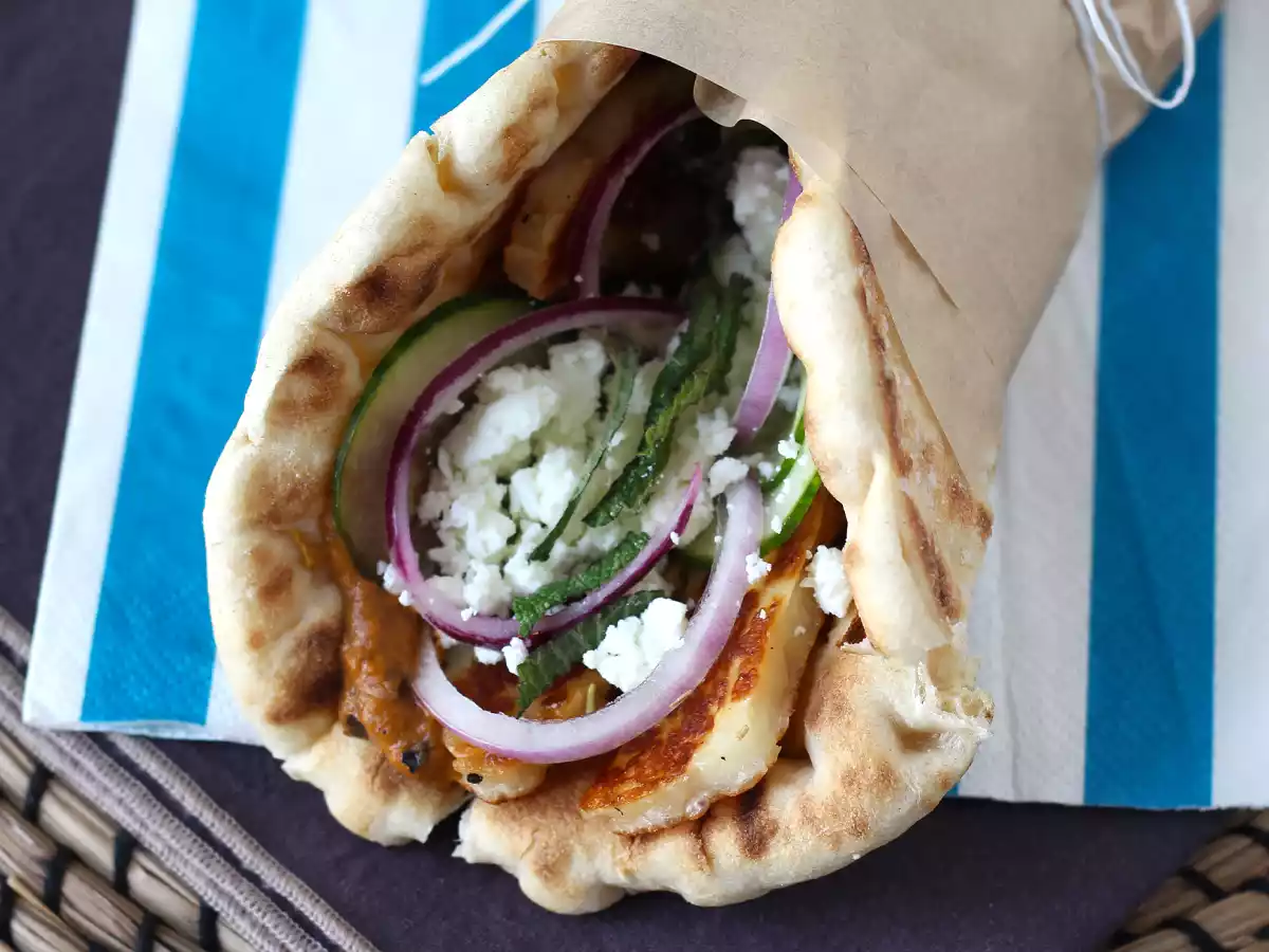 Hellimli Gyros, Yunan sandviçinin vejetaryen versiyonu! - fotoğraf 3