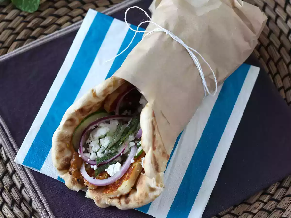 Hellimli Gyros, Yunan sandviçinin vejetaryen versiyonu! - fotoğraf 4