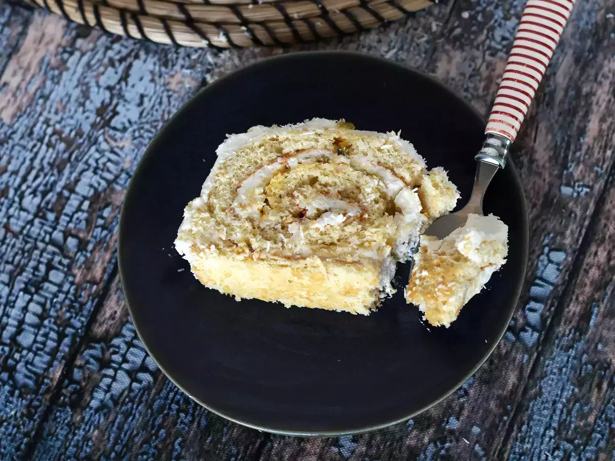 Hindistan cevizli çarkıfelek meyveli rulo, Yule kütüğü olarak mükemmel - fotoğraf 5