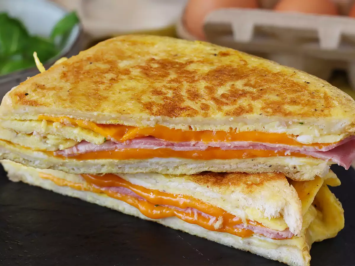 Hızlı omletli sandviç – Fransız tostu usulü omletli sandviç – Pratik yumurtalı sandviç tarifi - fotoğraf 3
