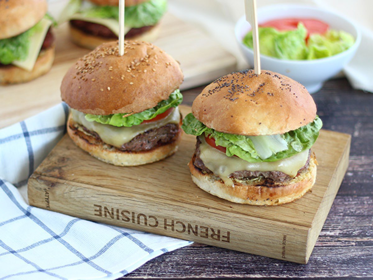 Hızlı ve kolay ev yapımı burger