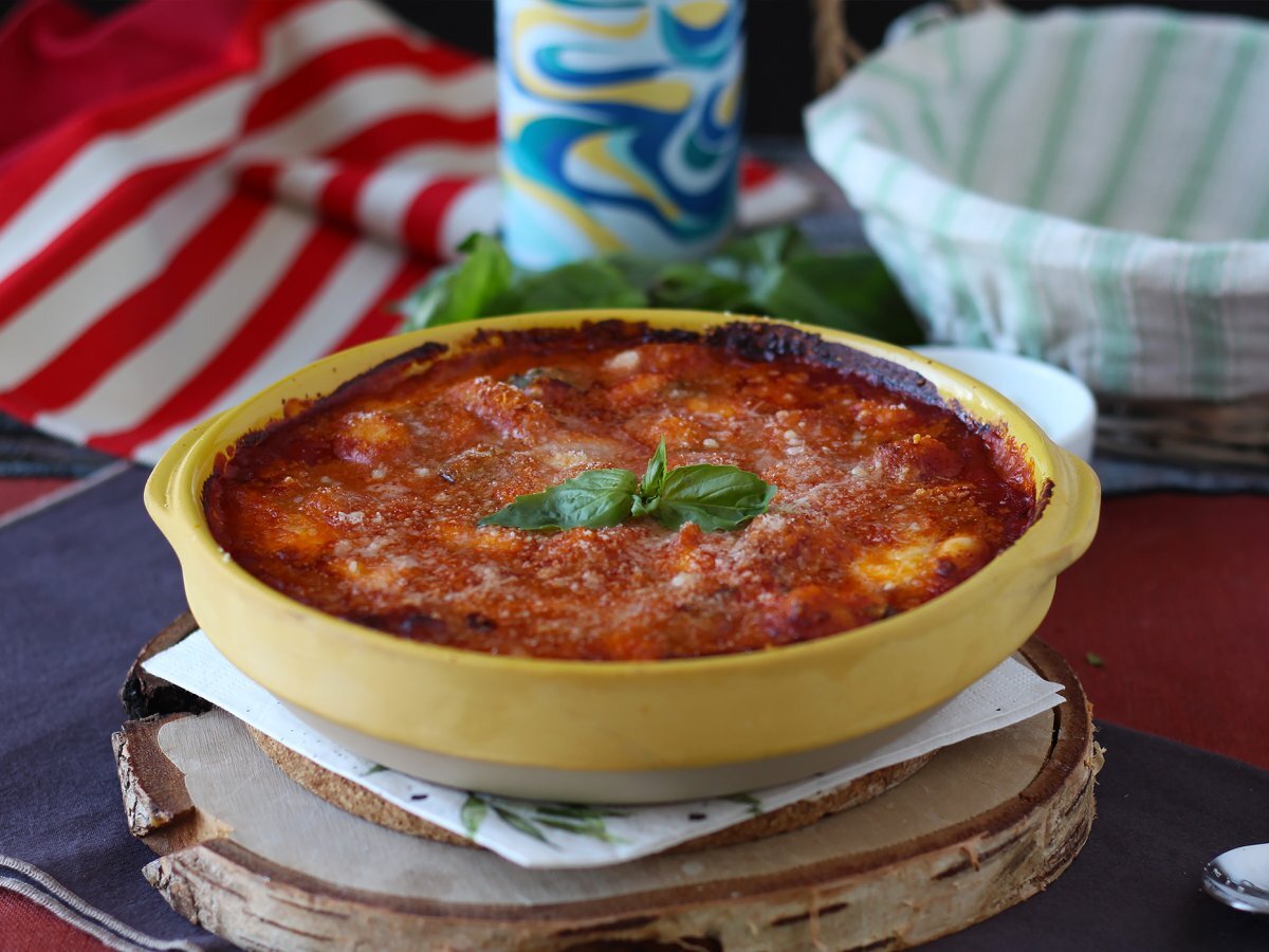 Hızlı ve rahatlatıcı domates ve mozzarella gnocchi graten - fırında gnocchi alla sorrentina