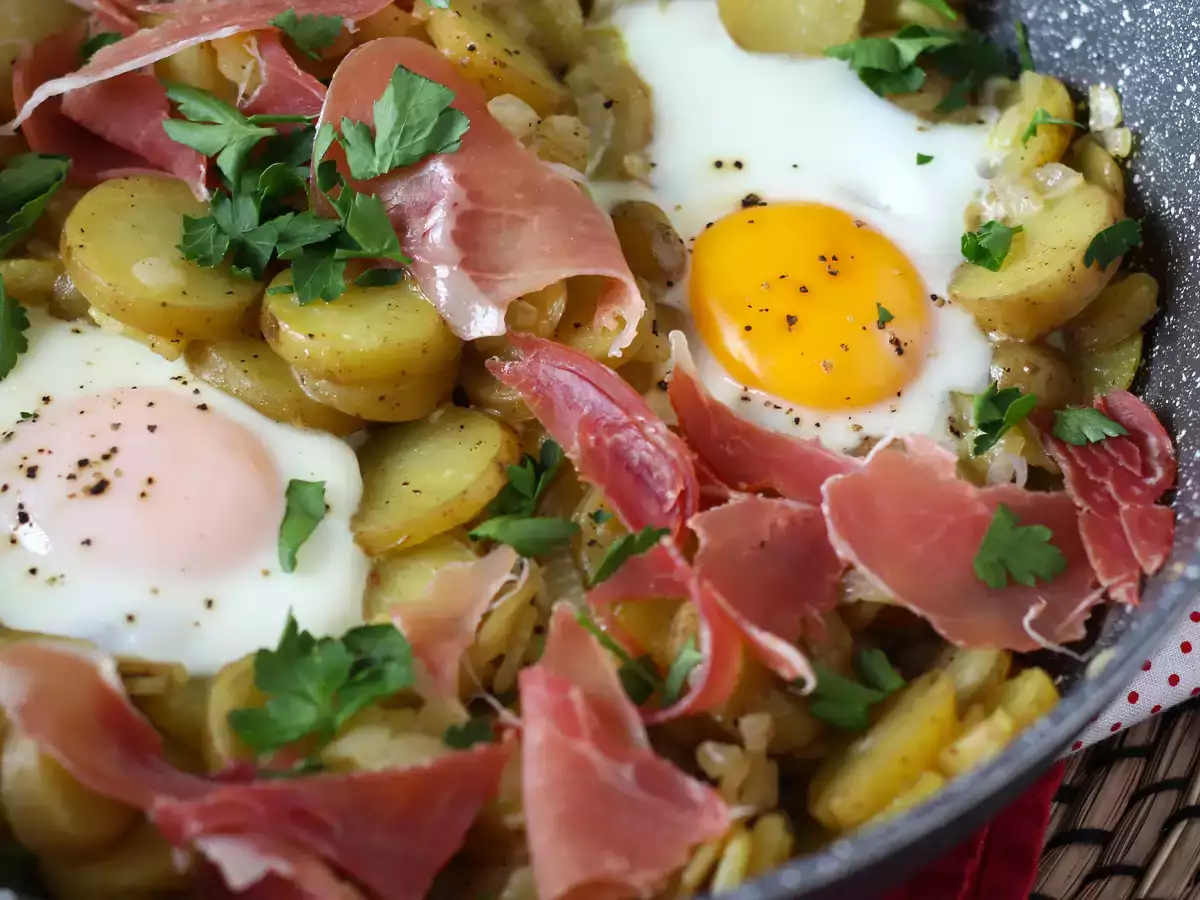 Huevos rotos: Patates ve yumurtayla hazırlanan pratik İspanyol tarifi - fotoğraf 2