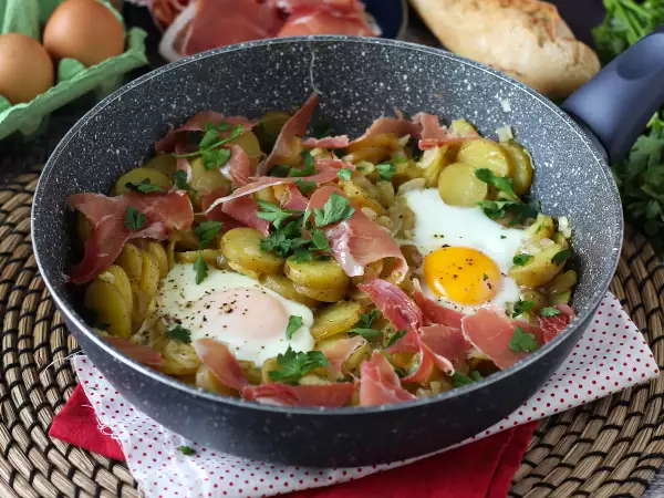 Tarif Huevos rotos: patates ve yumurtayla hazırlanan pratik i̇spanyol tarifi