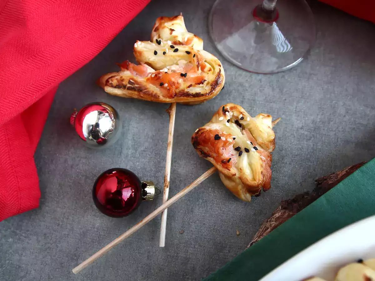 İki çeşit somon balığı ile milföy köknar ağaçları - fotoğraf 3