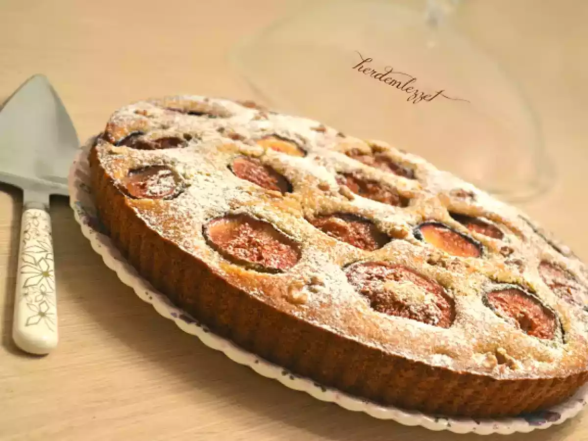 İNCİRLİ CEVİZLİ KEK