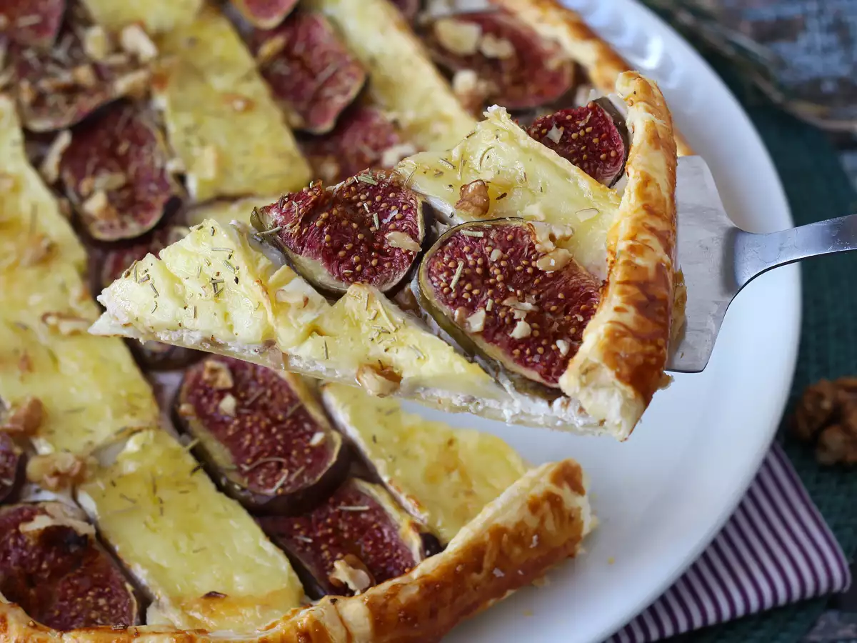 İncir, brie peyniri ve cevizli ince tart - fotoğraf 3