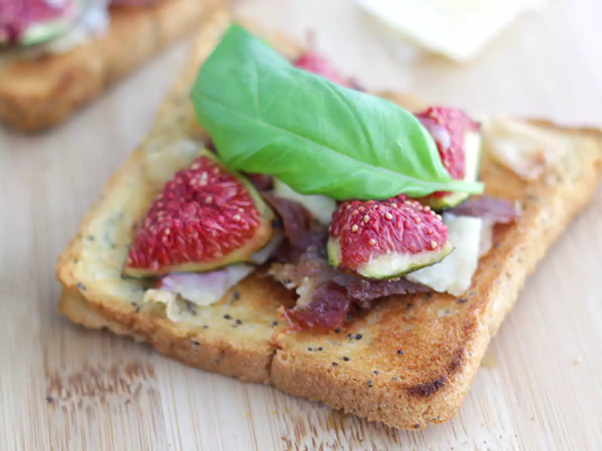 İncir, Parmesan ve Parma jambonlu Bruschetta - fotoğraf 2