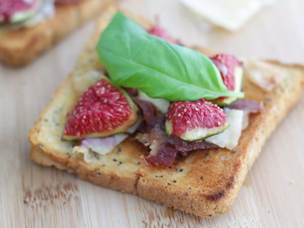 İncirli, Parmesanlı ve Parma Jambonlu Bruschetta - fotoğraf 2
