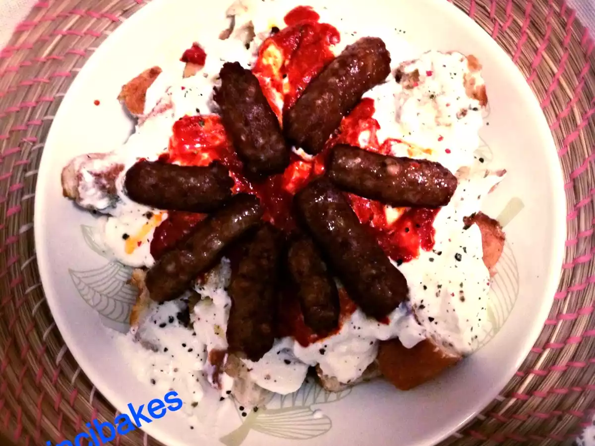 İNEGÖL KÖFTELİ YOĞURTLU KEBAP