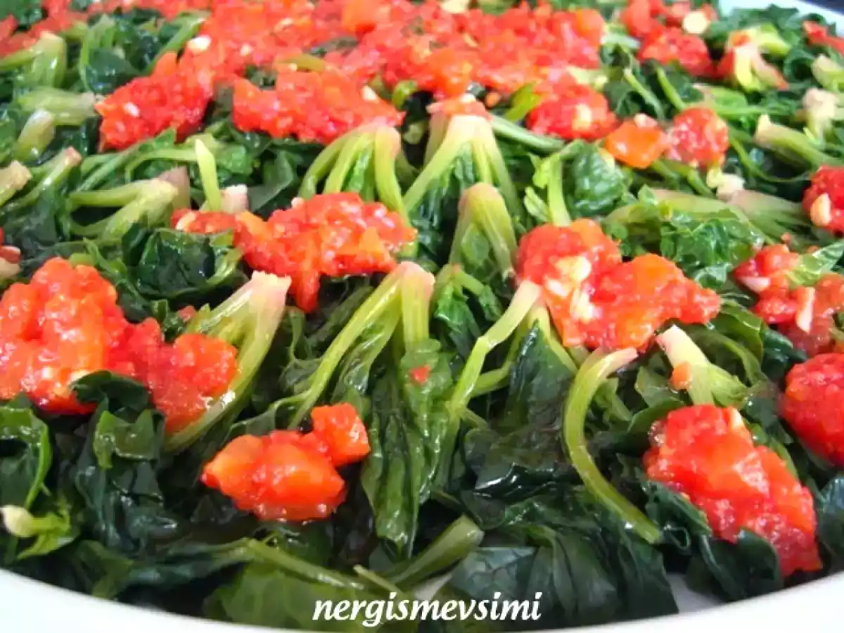 ISPANAK KÖKÜ SALATASI