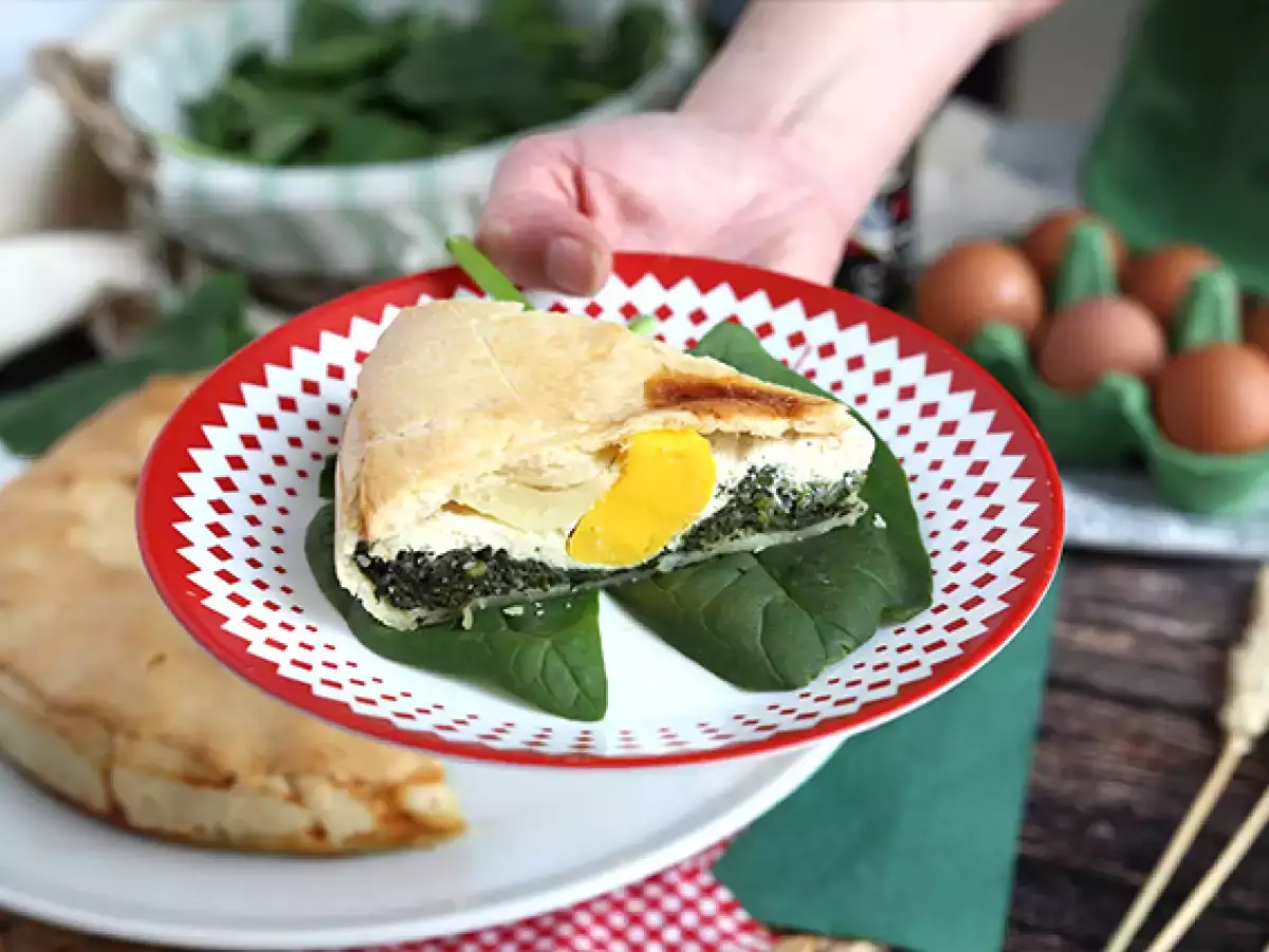 Ispanak, ricotta ve yumurtalı börek - İtalyan Torta Pasqualina - fotoğraf 2