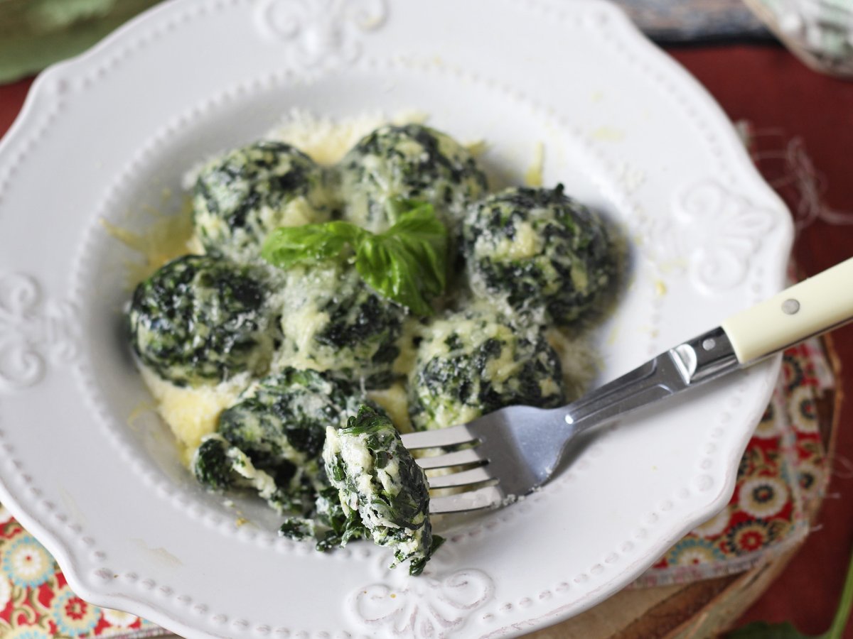 Ispanak ve ricotta malfatti, kolay, yoğurmasız ev yapımı makarna tarifi - fotoğraf 3