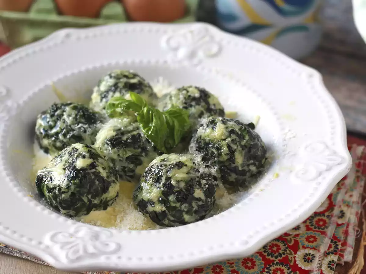 Ispanak ve ricotta malfatti, kolay, yoğurmasız ev yapımı makarna tarifi - fotoğraf 4