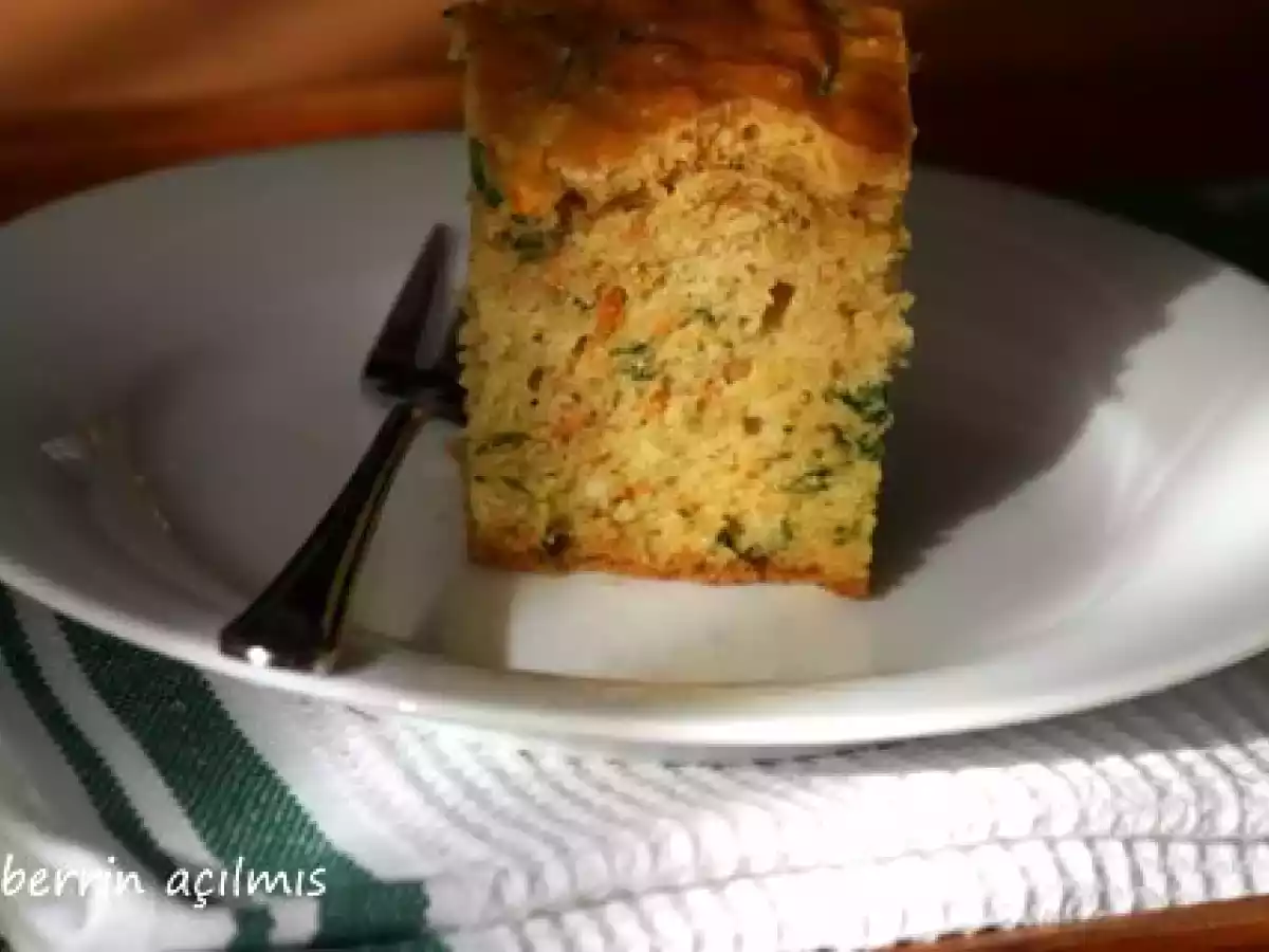 Ispanaklı - havuçlu - lor peynirli kek.........