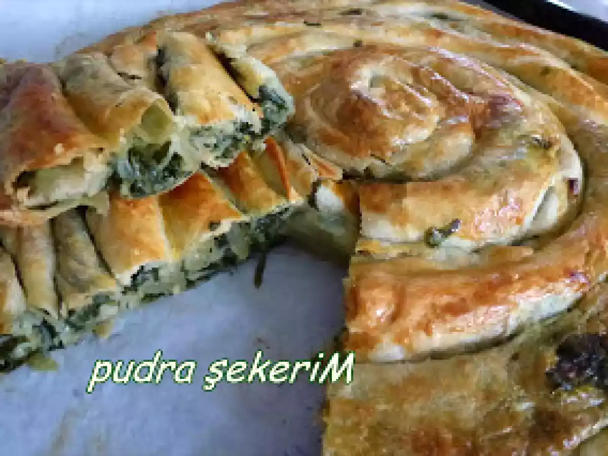 Ispanaklı Kıvırma Börek.