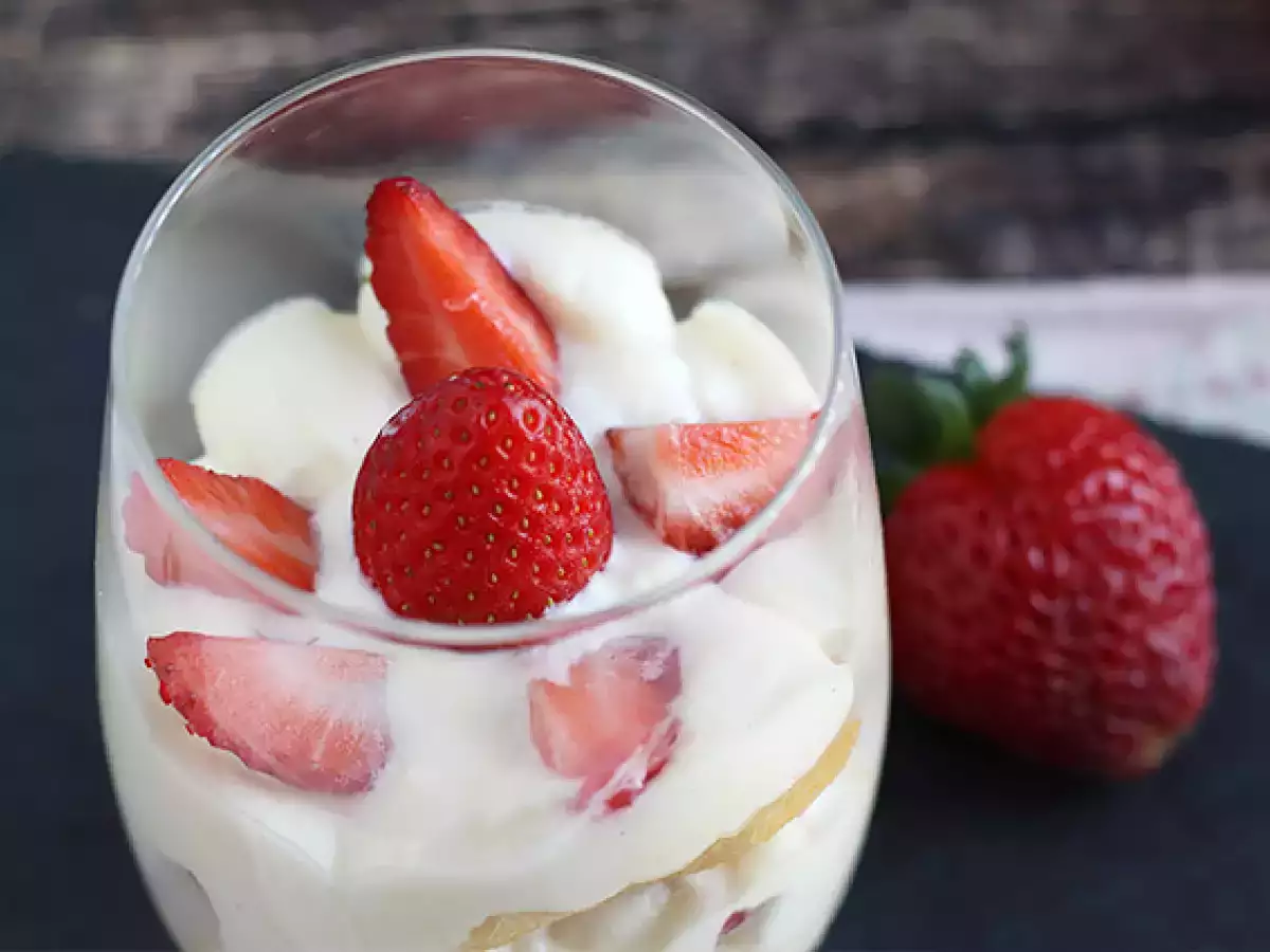 İyice Soğutulmuş Çilekli Tiramisu Kupları - fotoğraf 3