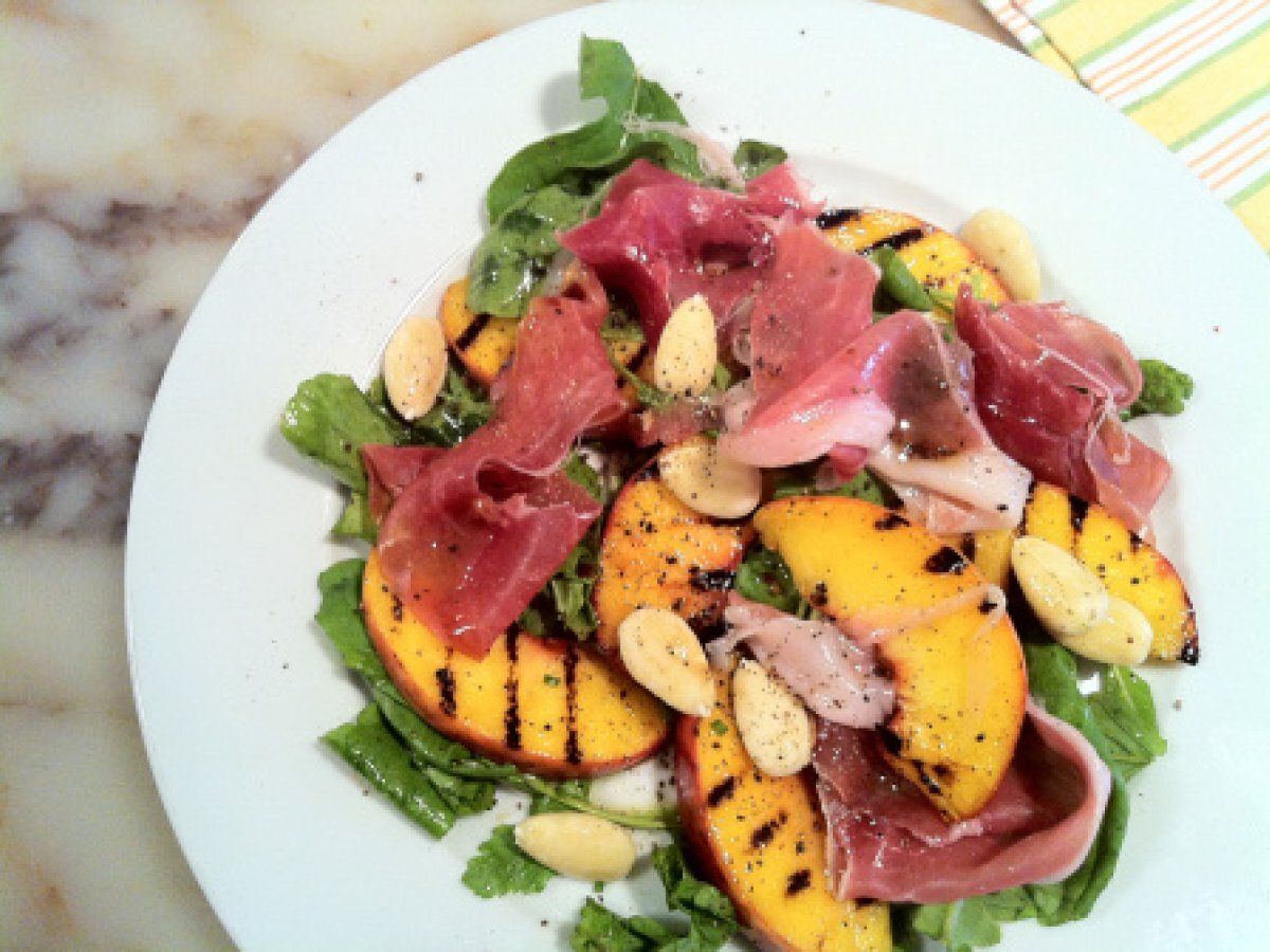 Izgara şeftali & prosciutto