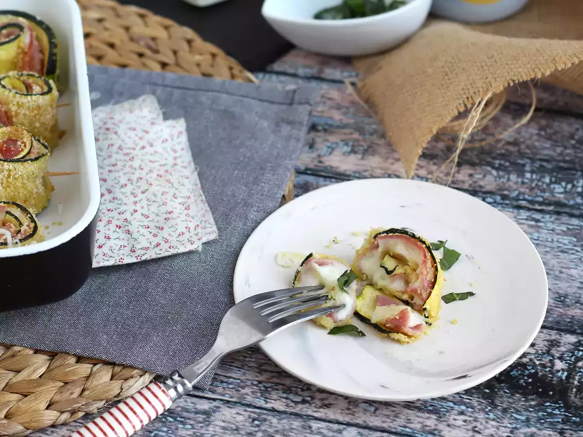 Jambon ve scamorza peynirli fırında kabak ruloları - fotoğraf 4