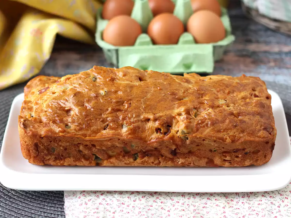 Jambon, zeytin ve güneşte kurutulmuş domatesli kek ile skyr - fotoğraf 2