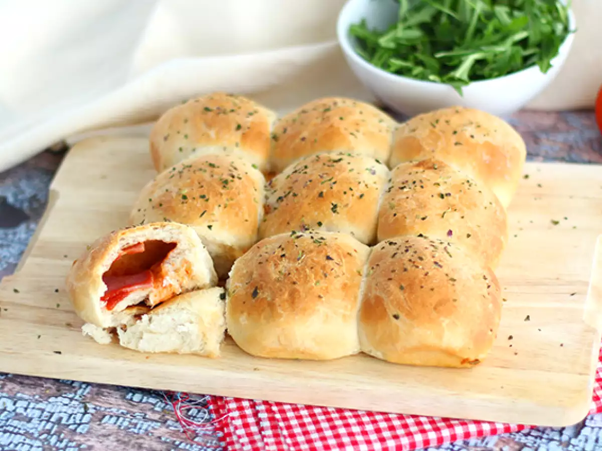 Jambonlu ve Peynirli Pizza Ekmekleri