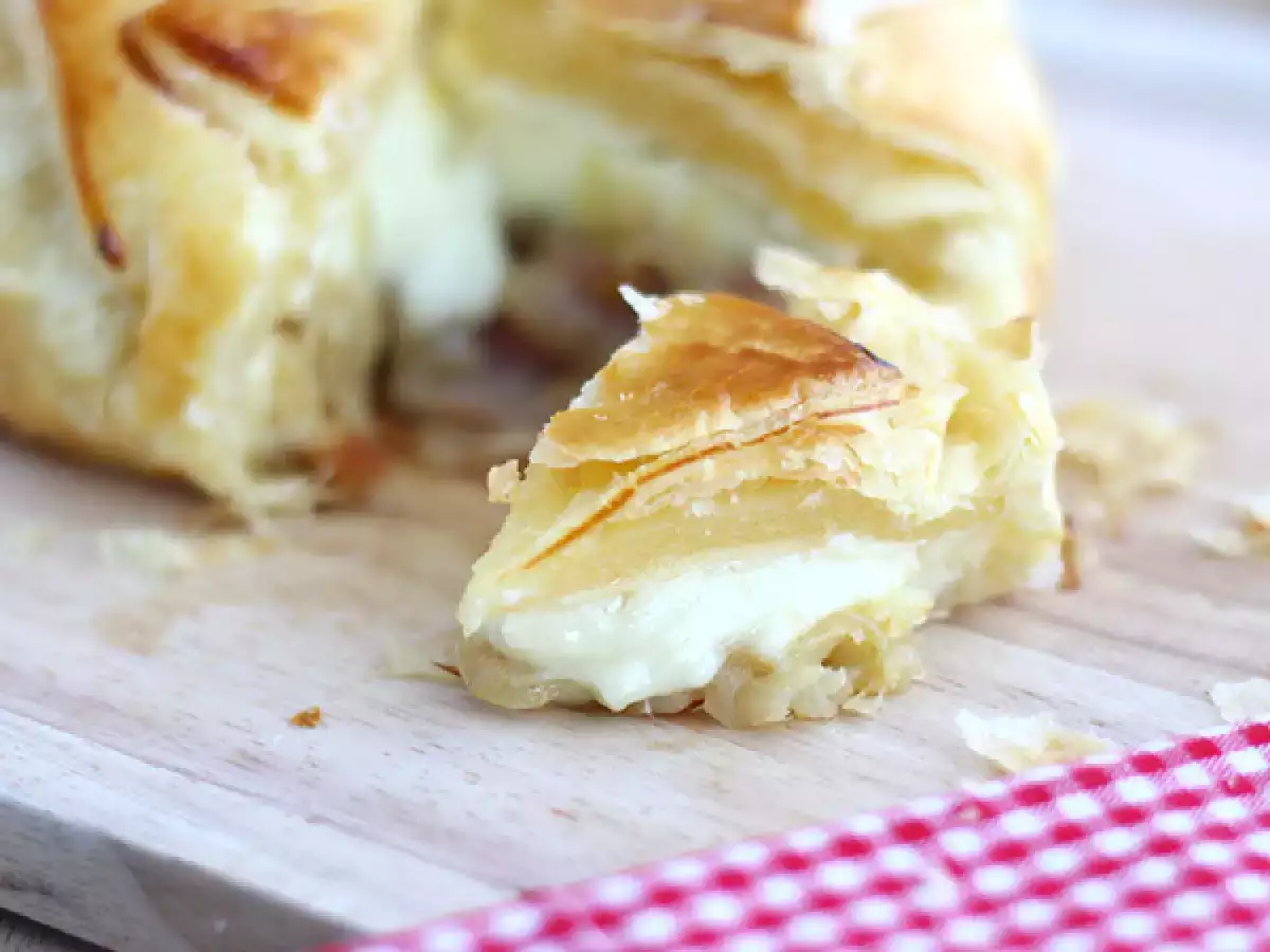 Jambonlu ve soğanlı Camembert milföy hamuru - fotoğraf 2