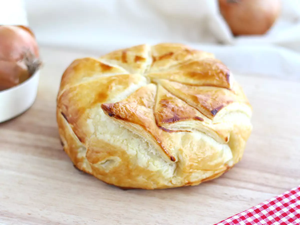 Jambonlu ve soğanlı Camembert milföy hamuru - fotoğraf 3