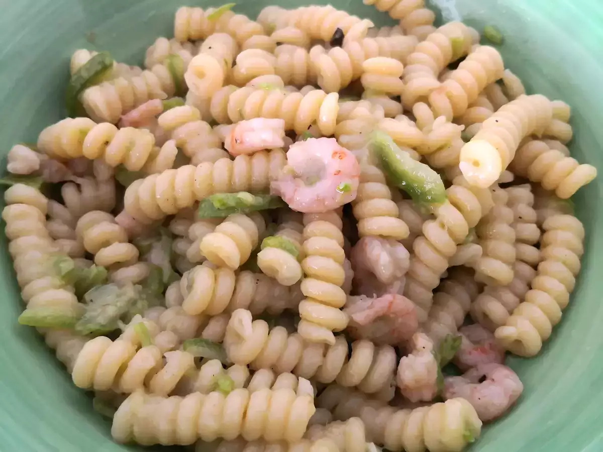Kabak, karides ve zencefilli fusilli makarna - fotoğraf 2
