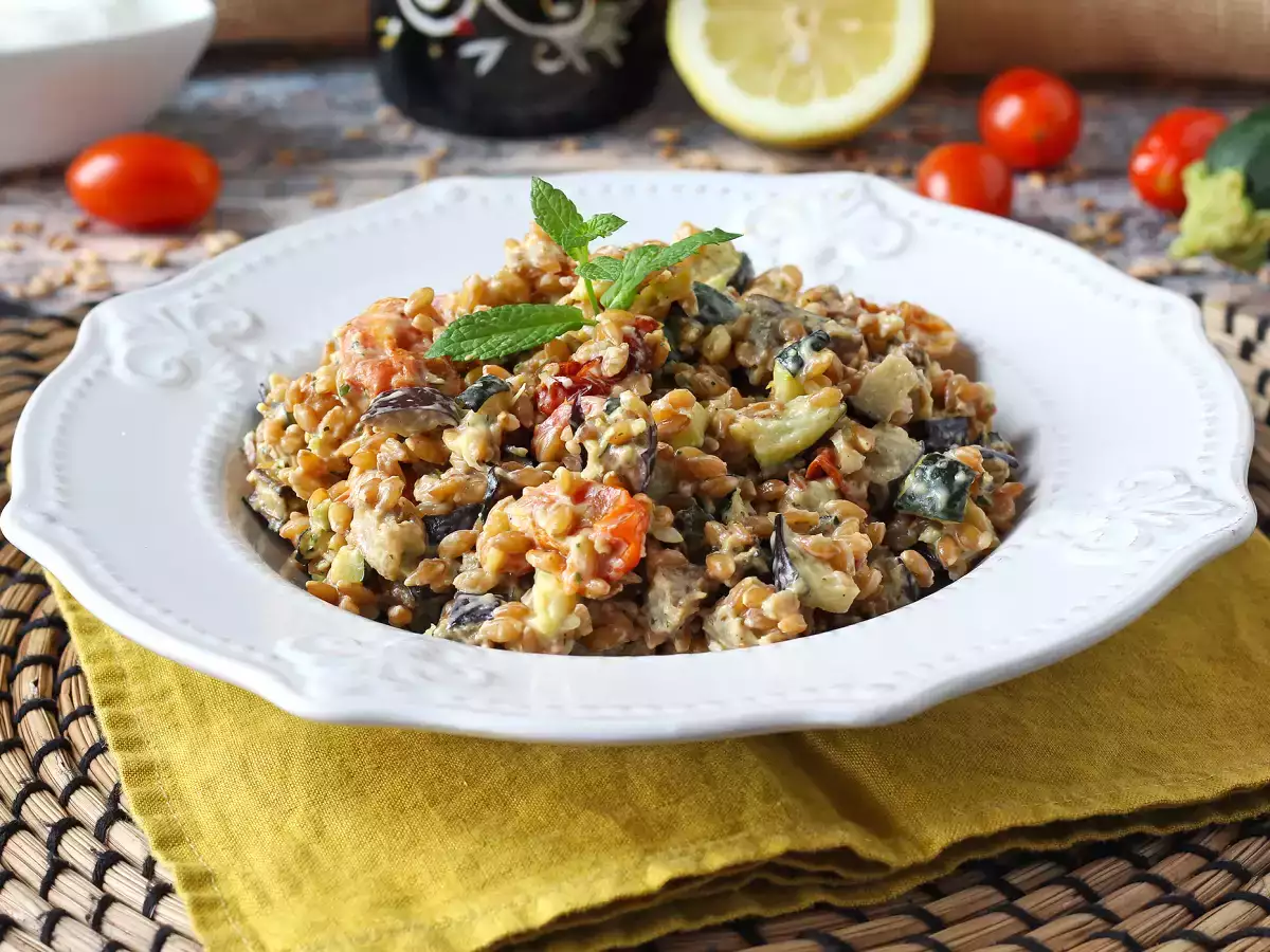 Kabak, patlıcan ve çeri domatesli kremalı kılçıksız buğday salatası - fotoğraf 2
