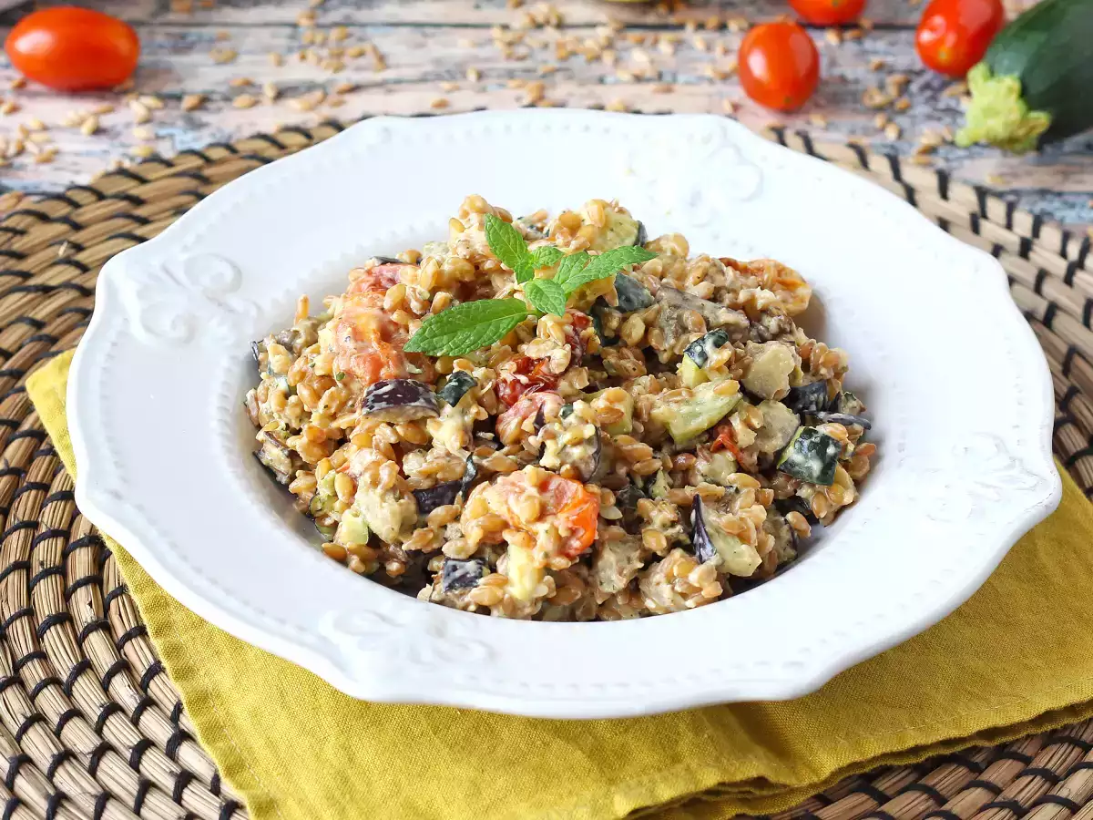 Kabak, patlıcan ve çeri domatesli kremalı kılçıksız buğday salatası - fotoğraf 5