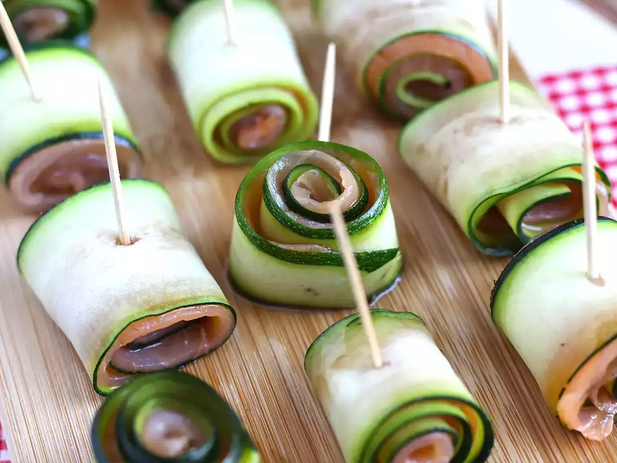 Kabak ve somon füme ruloları - fotoğraf 4