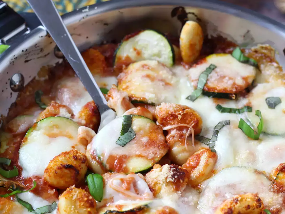Kabaklı, gnocchi ve mozzarella peynirli graten için hızlı tarif - fotoğraf 4