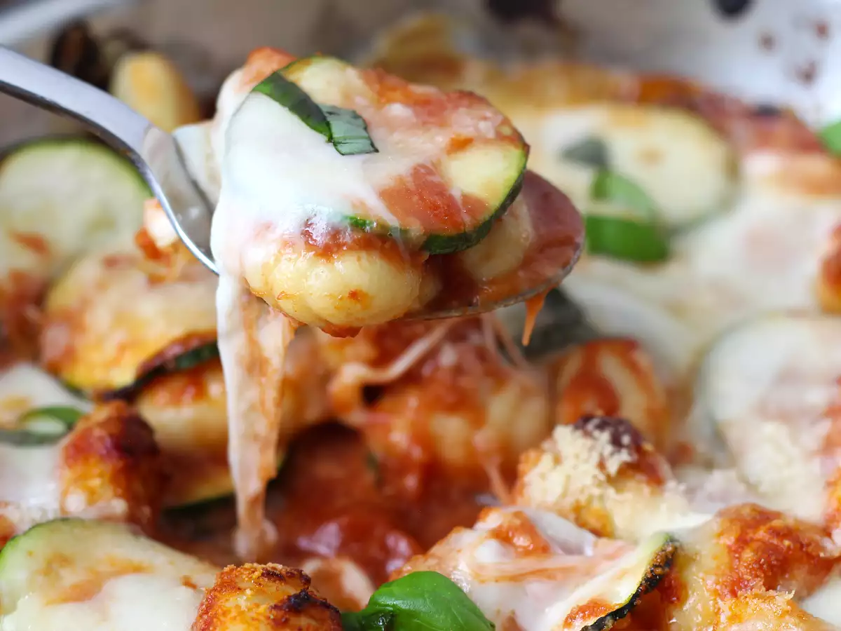 Kabaklı, gnocchi ve mozzarella peynirli graten için hızlı tarif - fotoğraf 7