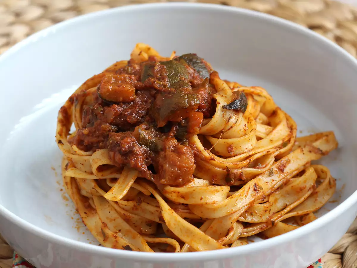 Kabaklı Ragù Soslu Tagliatelle: Herkesin Seveceği Vejetaryen Bir Makarna - fotoğraf 4