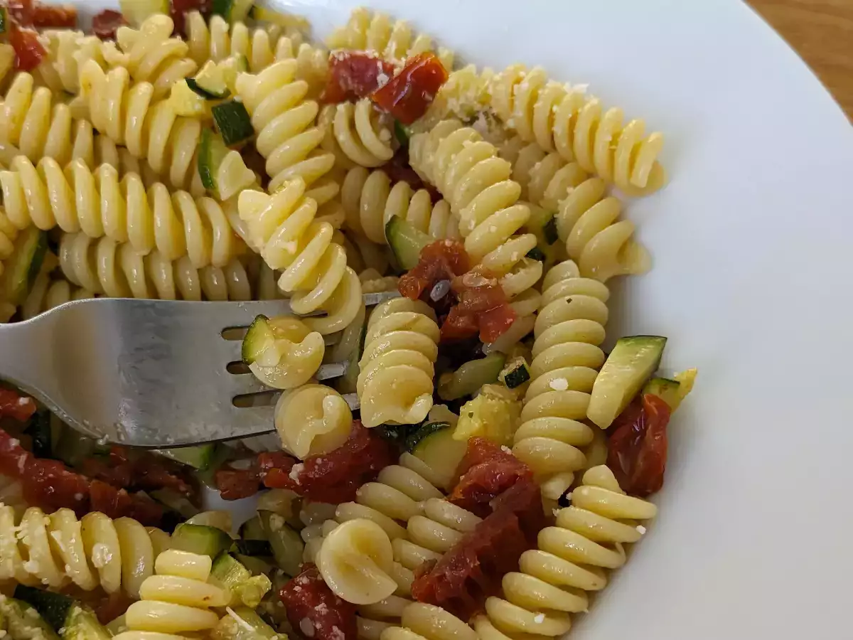 Kabaklı ve kuru domatesli makarna: hızlı ve nefis bir makarna tarifi! - fotoğraf 4