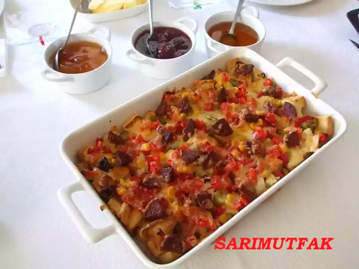 KAHVALTI MASAM EKMEK PİZZASI VE KAŞARLI DOMATESLER
