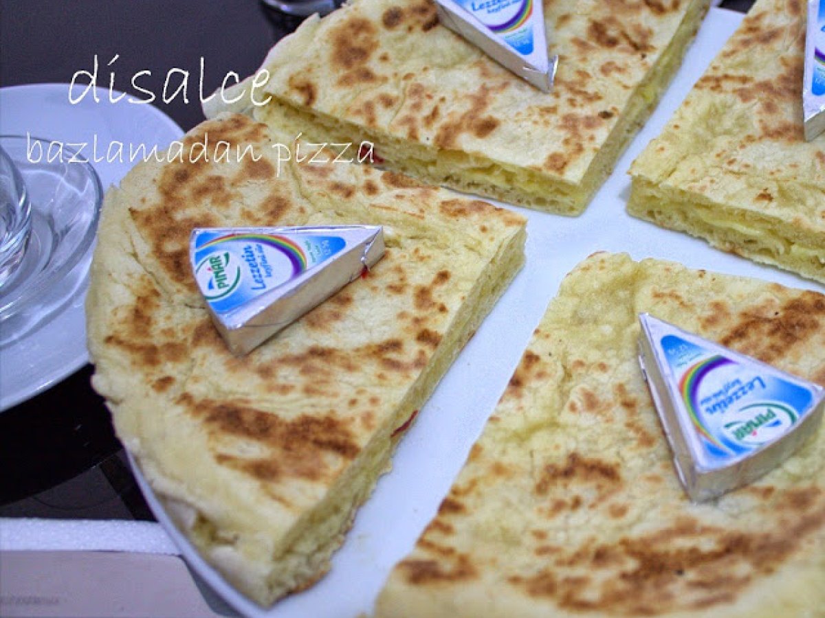 KAHVALTI SOFRASI VE BAZLAMADAN PİZZA (MİKRODALGADA)