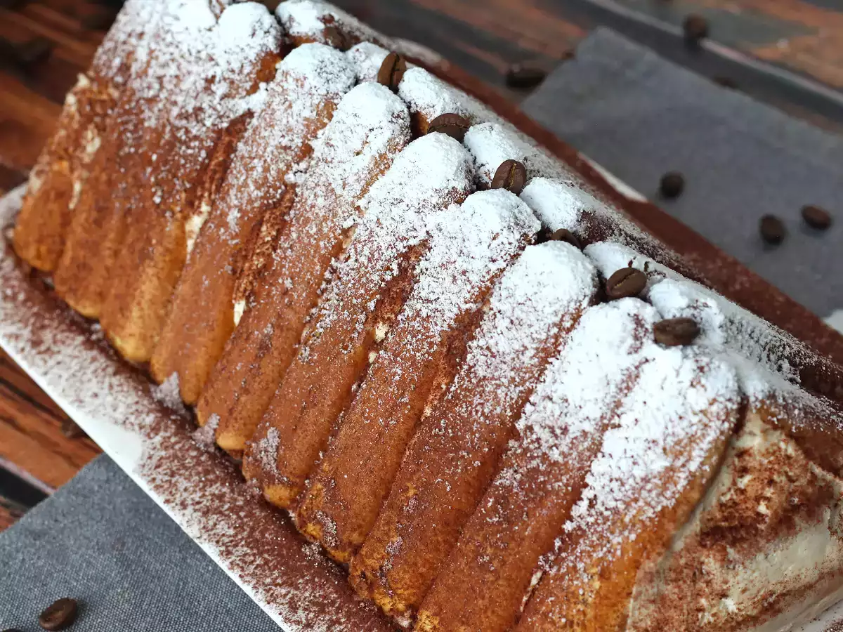 Kahve severler için kalıpsız Tiramisu şekilli kütük - fotoğraf 3