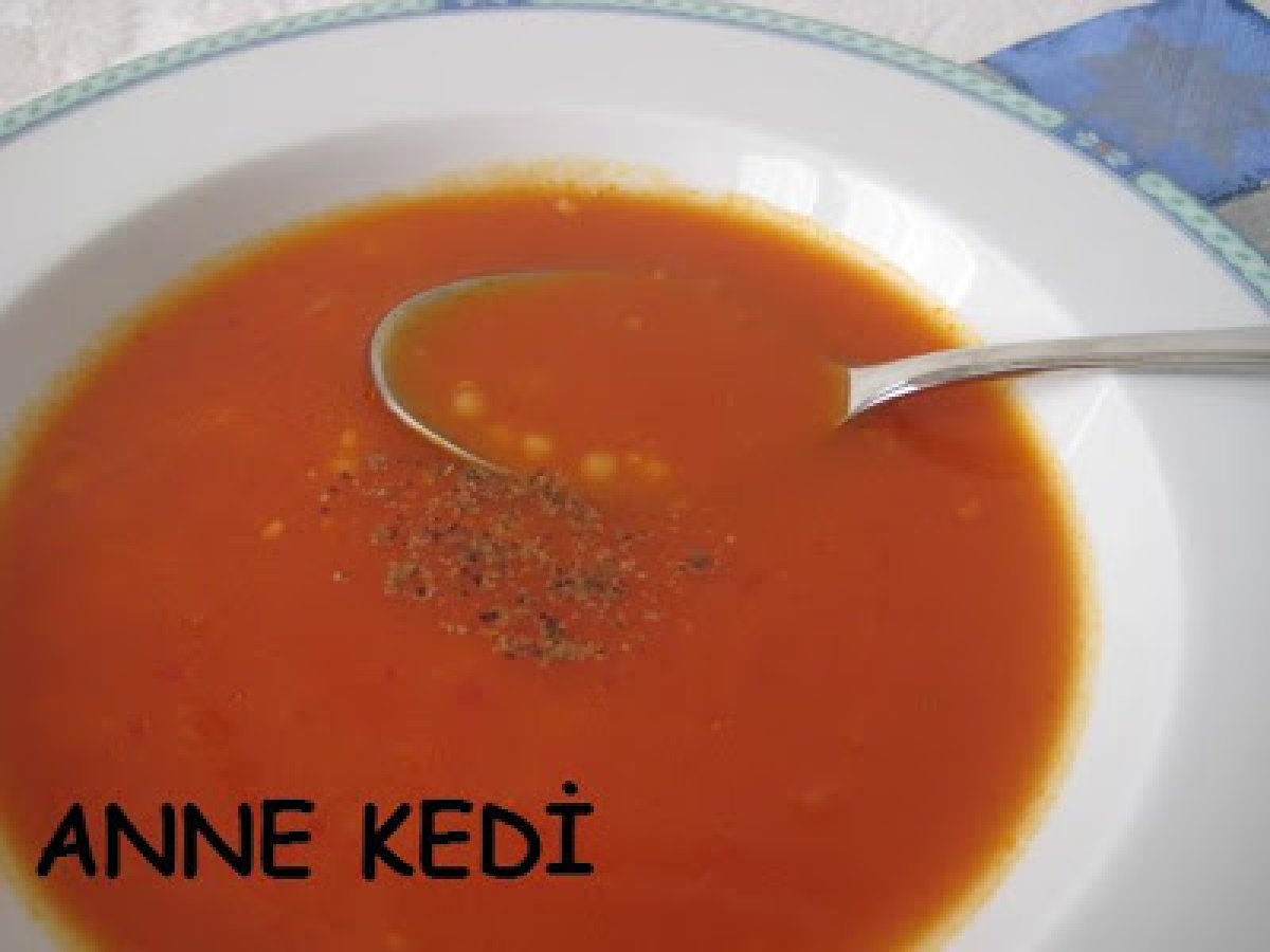 Karamelize Soğanlı Domates Çorbası