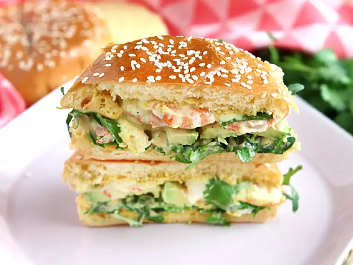 Karides, avokado ve kişnişli sandviç - fotoğraf 2