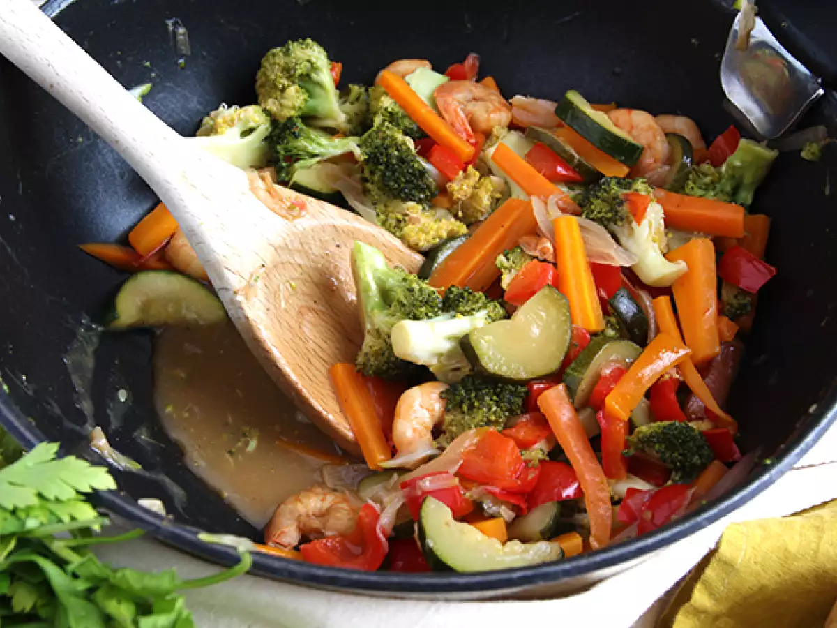 Karidesli sebzeli wok - fotoğraf 3