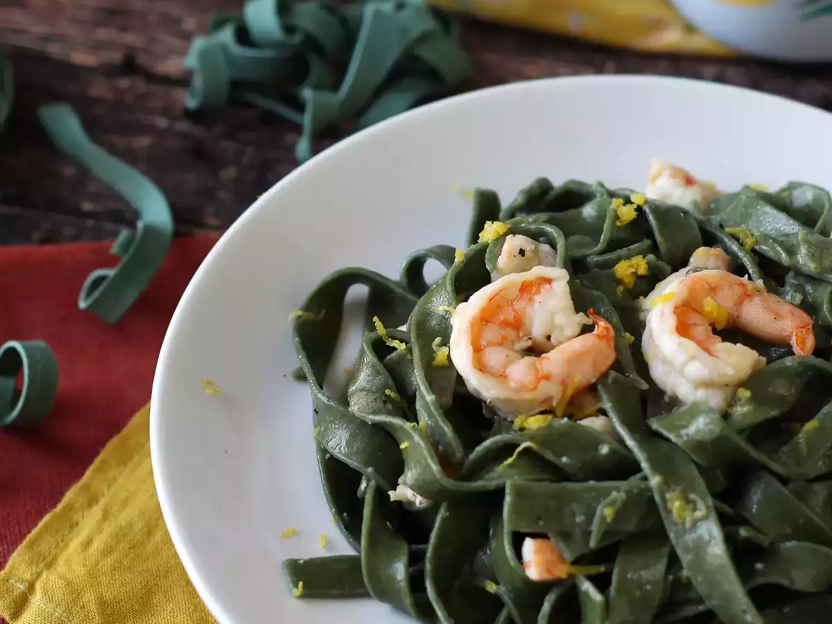 Karidesli ve Limonlu Spirulina Makarna: Besin Değeri Yüksek, Eşsiz Lezzetli Bir İlk Yemek