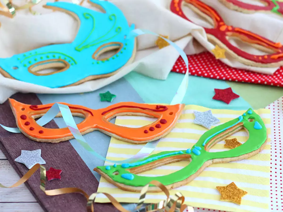 Karnaval kurabiye maskeleri