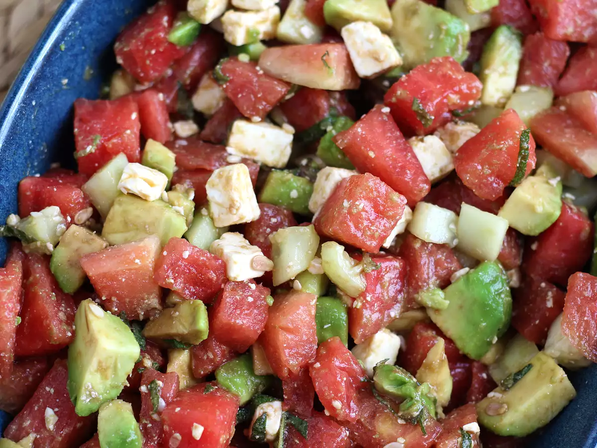Karpuz, beyaz peynir, avokado ve salatalık salatası: ekstra ferah! - fotoğraf 3