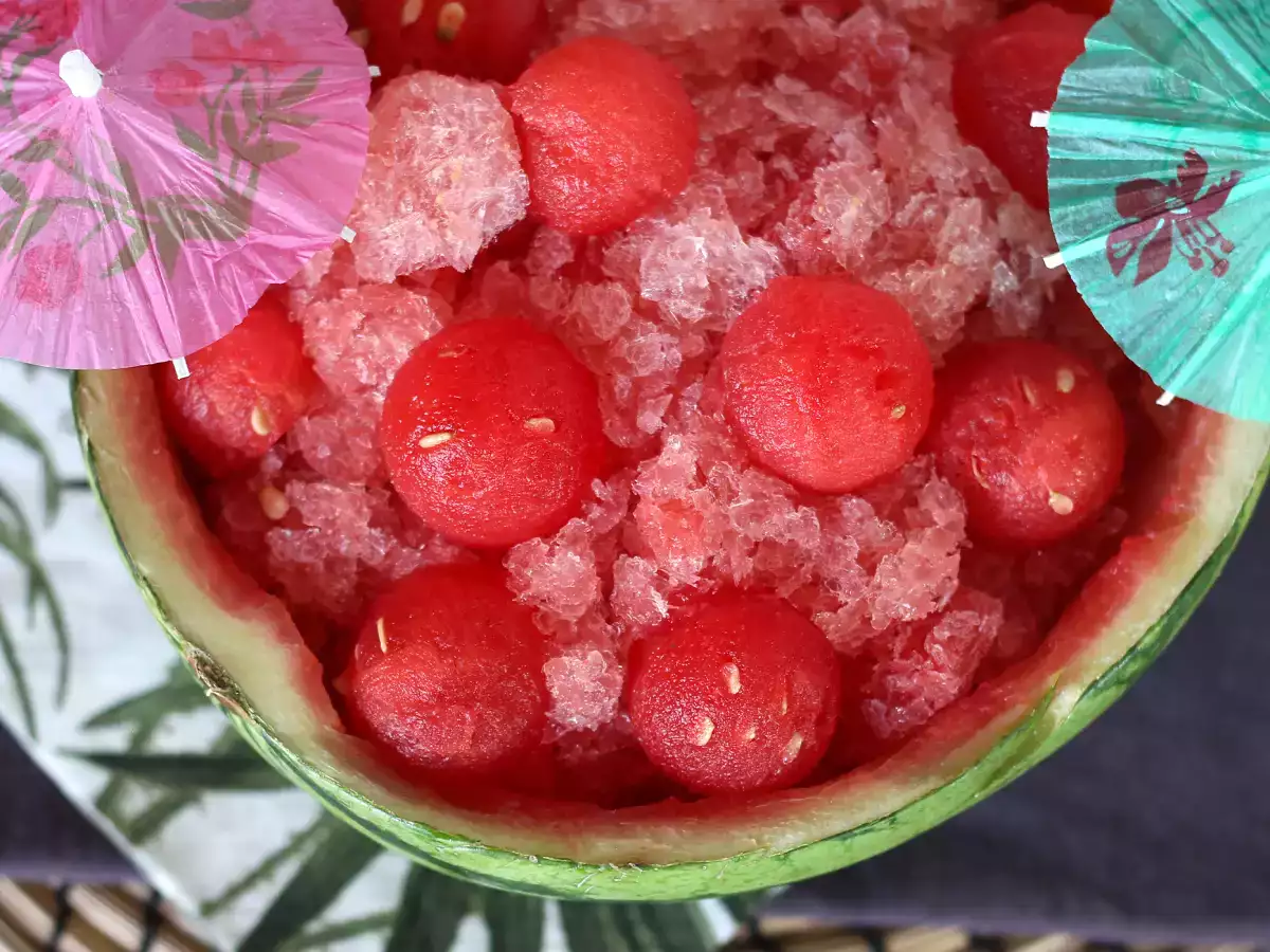 Karpuz frosé: roze ile süper ferahlatıcı granita kokteyli!
