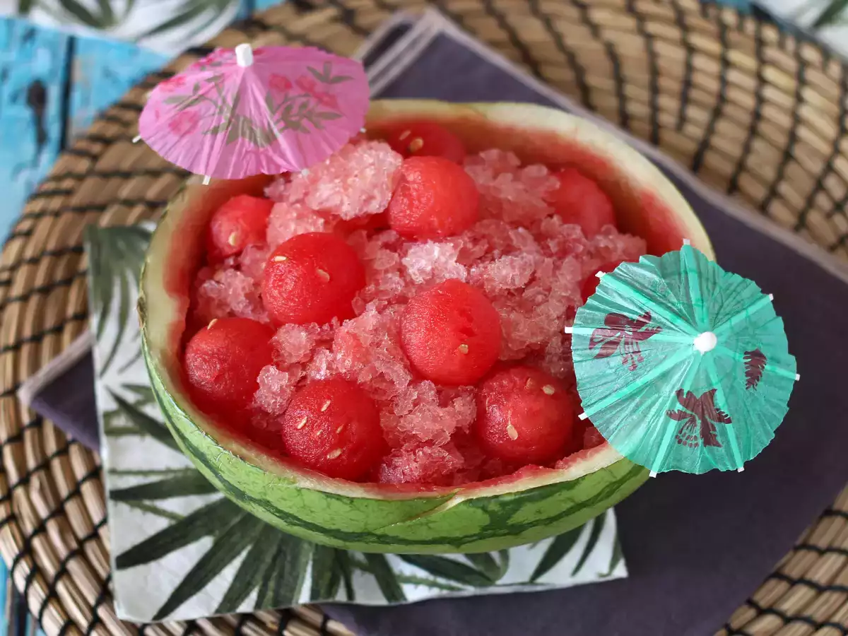 Karpuzlu Frosé: Roze Şaraplı, Buz Gibi Ferahlatıcı Granita Kokteyli! - fotoğraf 2