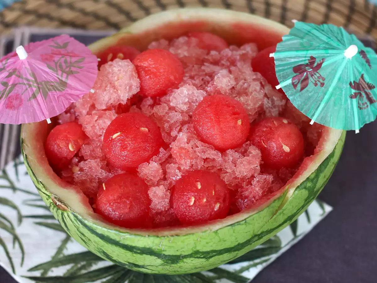 Karpuzlu Frosé: Roze Şaraplı, Buz Gibi Ferahlatıcı Granita Kokteyli! - fotoğraf 3