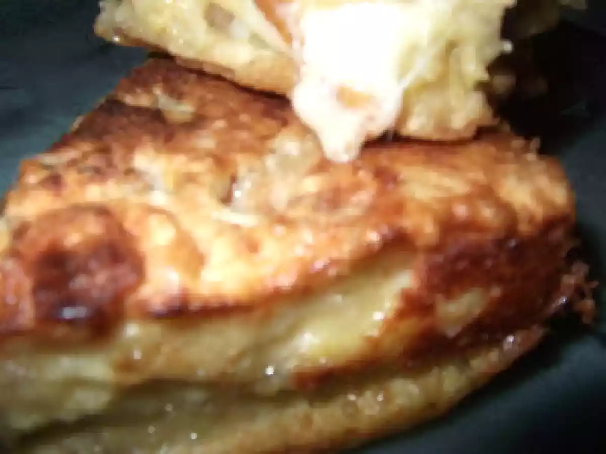 Kaşar peynirli yumurtalı pide kızartması